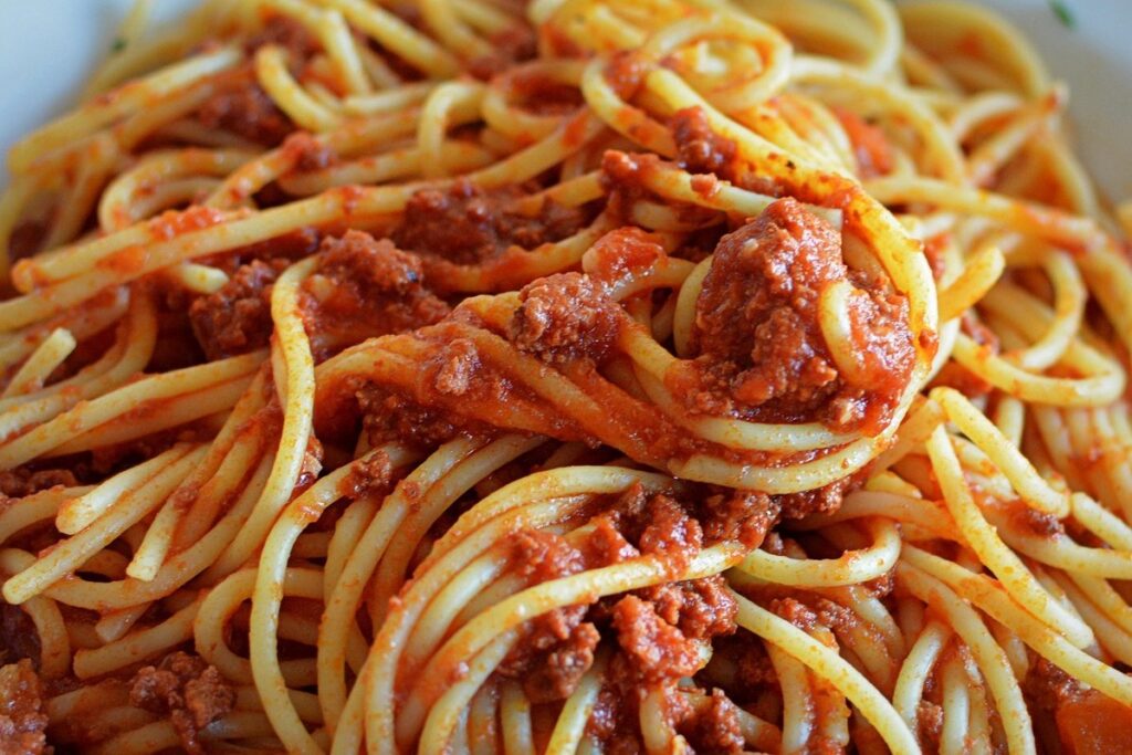 how to dye spaghetti for sensory play