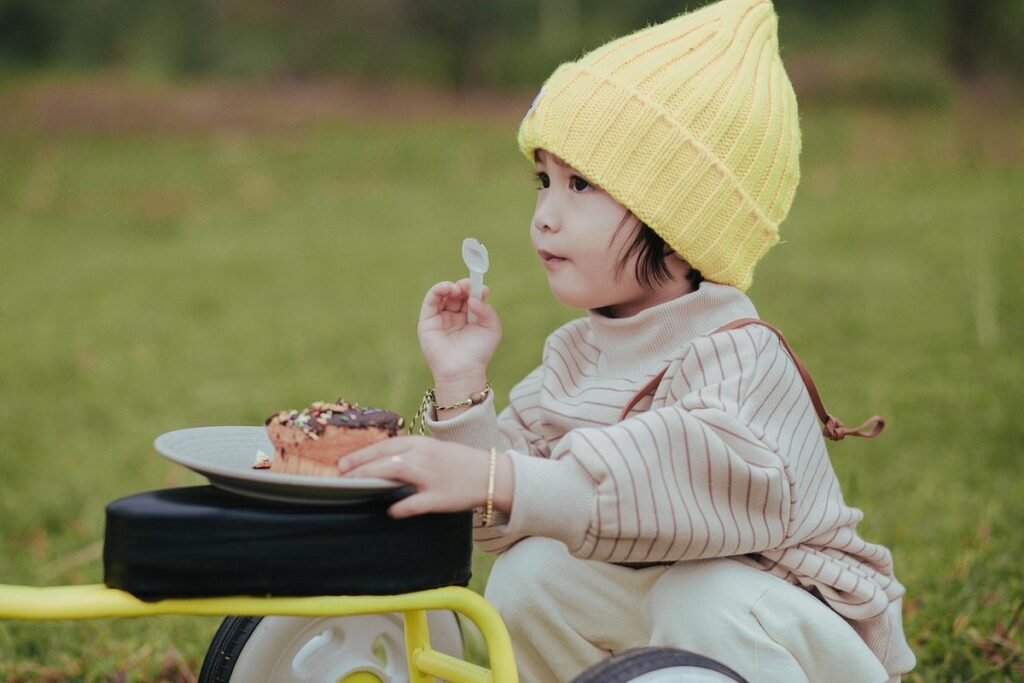 child eating development