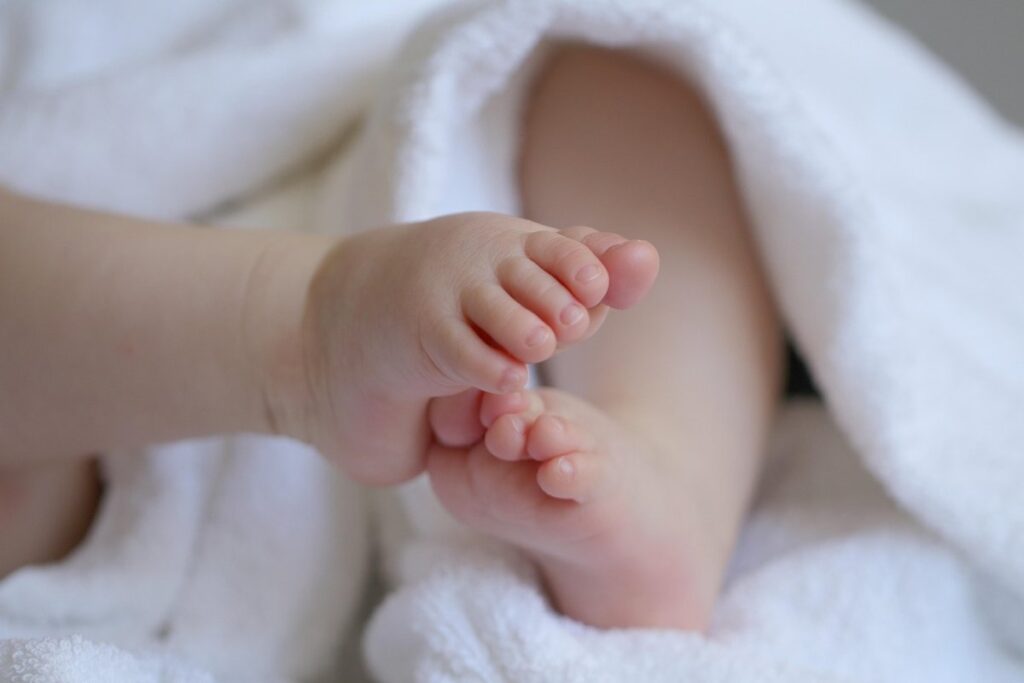 swelling feet after labor