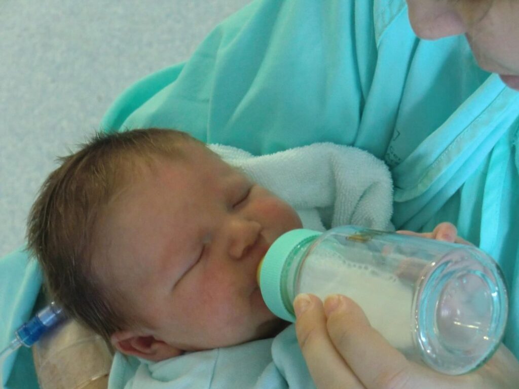 bottle feeding tips for newborns
