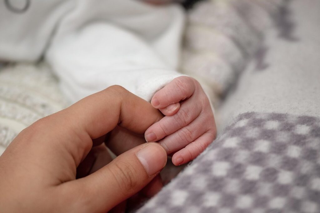 skin to skin contact benefits for newborns